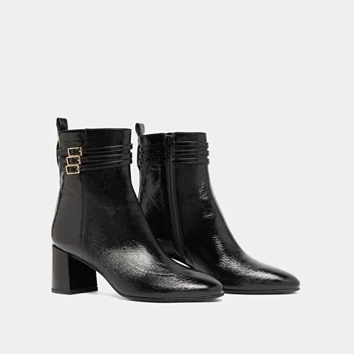 Buckle details ankle boots in black pleated patent