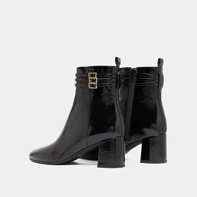 Buckle details ankle boots in black pleated patent