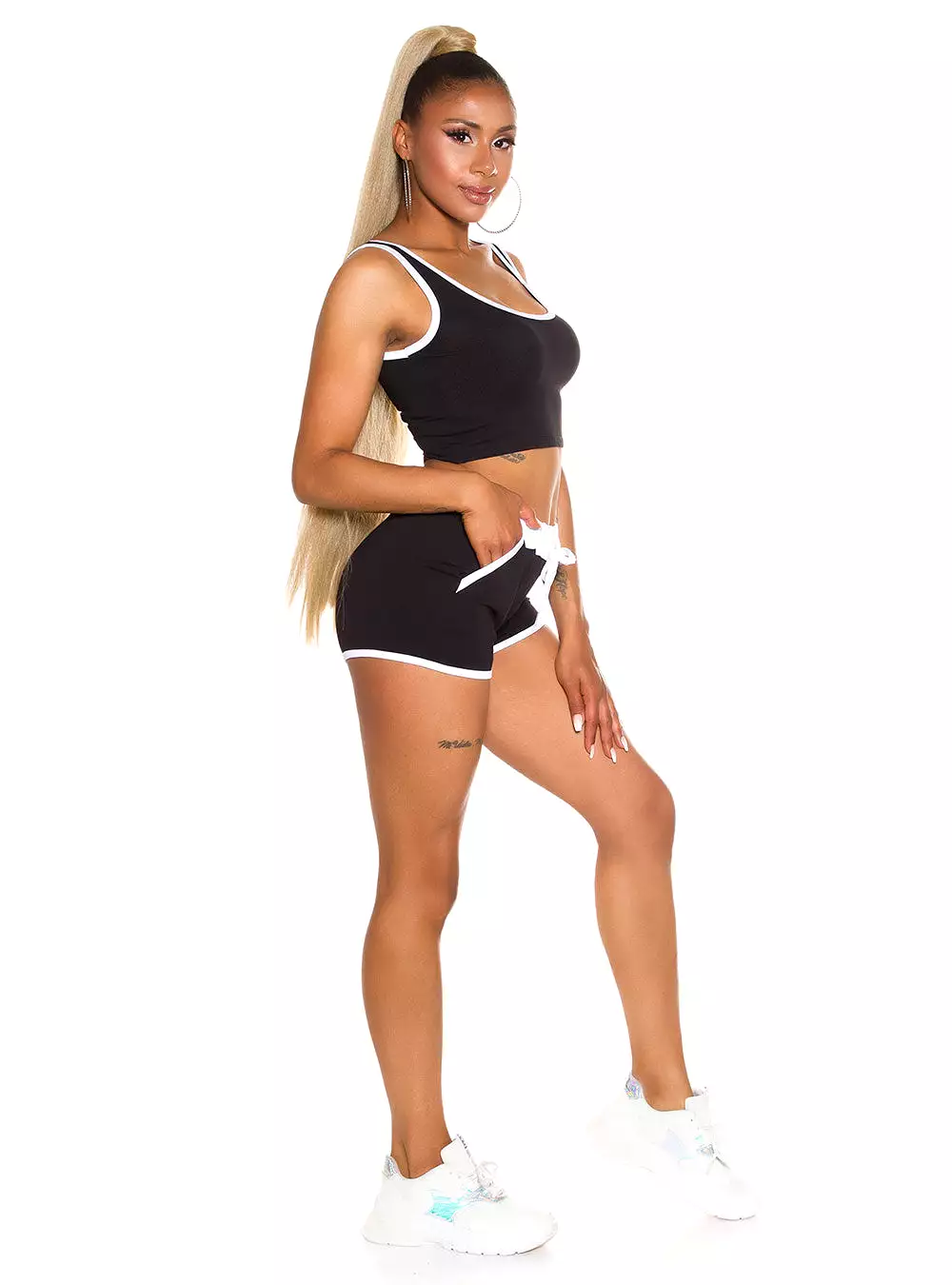 KouCla Sporty Set Crop Top and Shorts