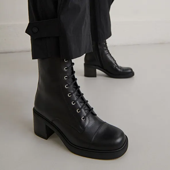 Lace-up ankle boots with back elastic straps in black leather