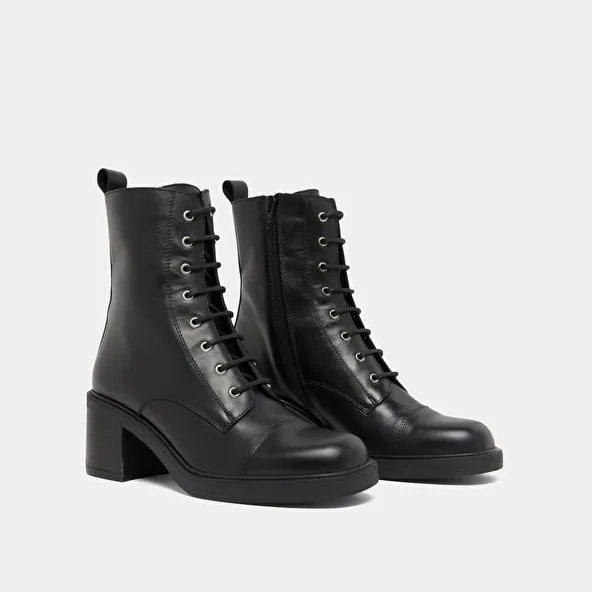 Lace-up ankle boots with back elastic straps in black leather