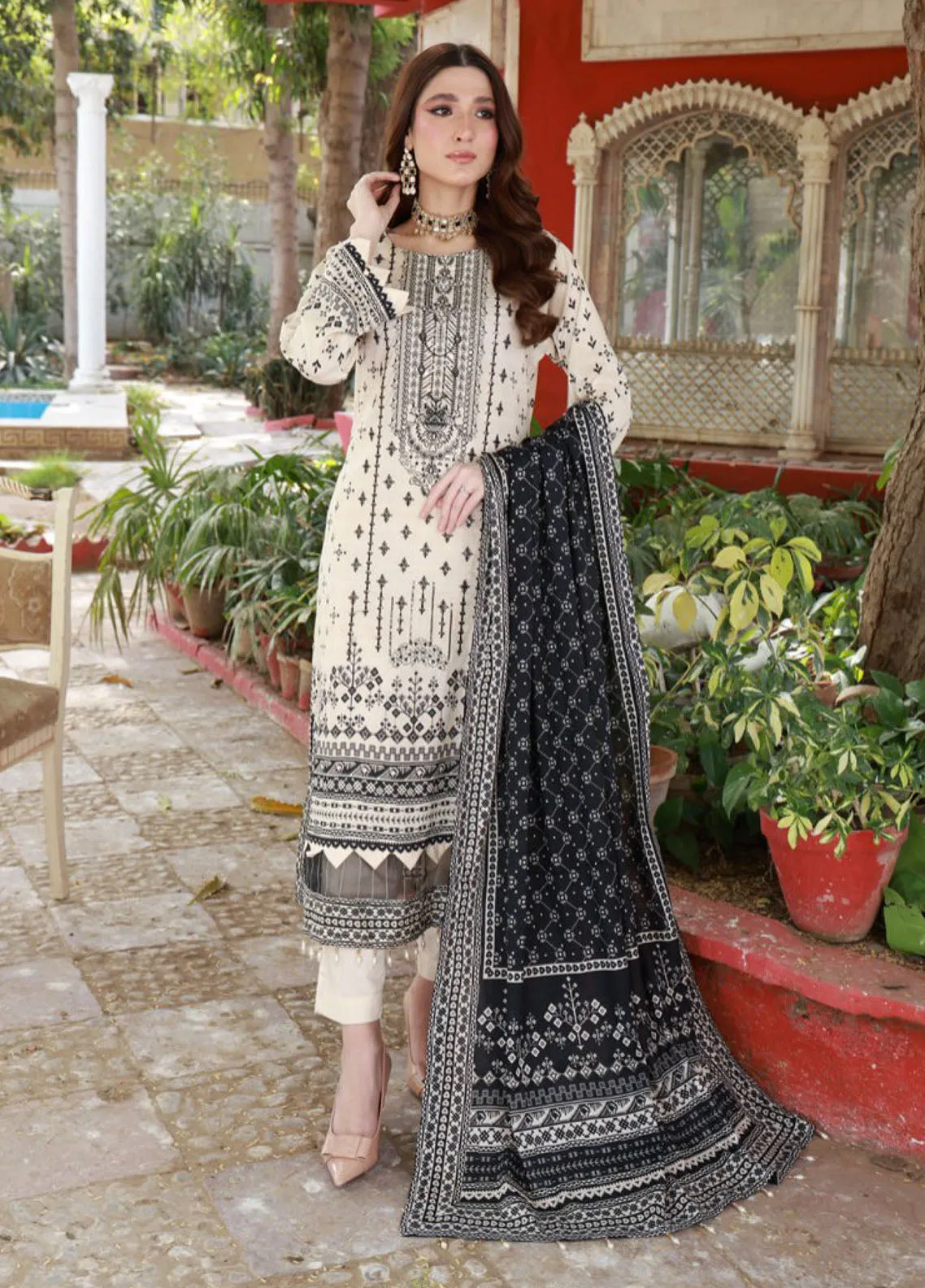 Thread Kari By Schick Embroidered Lawn 3 Piece Unstitched Suit SDH24TKEL D-02