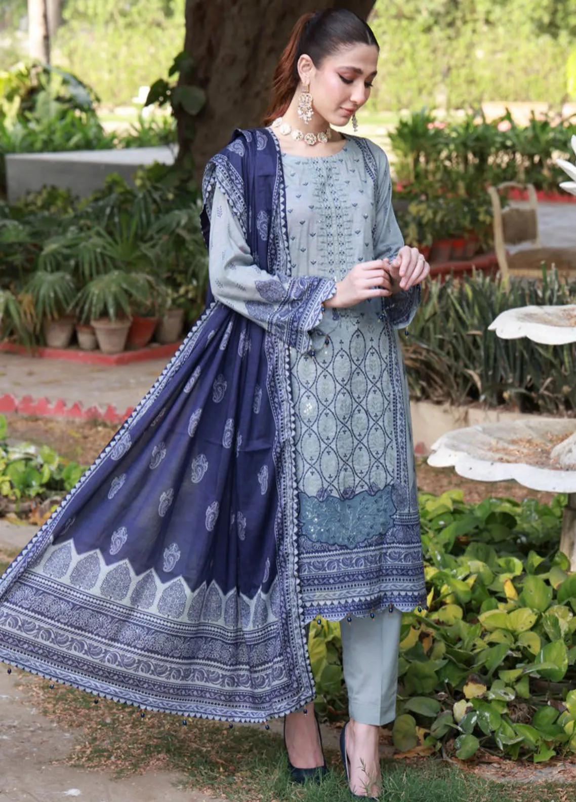 Thread Kari By Schick Embroidered Lawn 3 Piece Unstitched Suit SDH24TKEL D-06